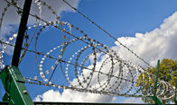 Gegalvaniseerde van de het Scheermesdraad van BTO 22 van de de Roestweerstand het Concertinadraad Met weerhaken voor Gevangenis