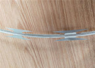 Zilveren Kleur Gerold Scheermesprikkeldraad, Spiraalvormige Beschikbare Prikkeldraadsteekproef